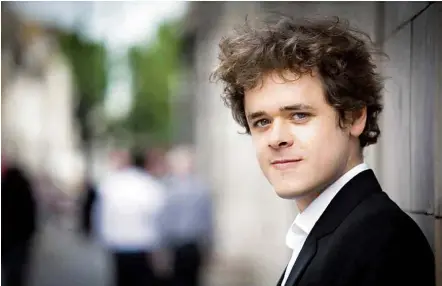  ?? Operaomnia/Divulgação ?? O pianista inglês Benjamin Grosvenor, que executa repertório com sonatas de Mozart e Beethoven, entre outras peças