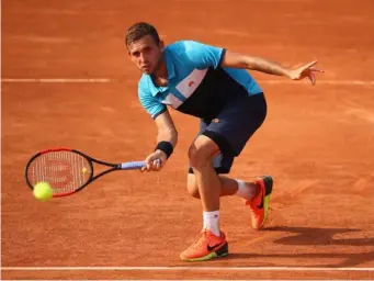  ?? (Getty) ?? Evans plays a forehand shot in the second set