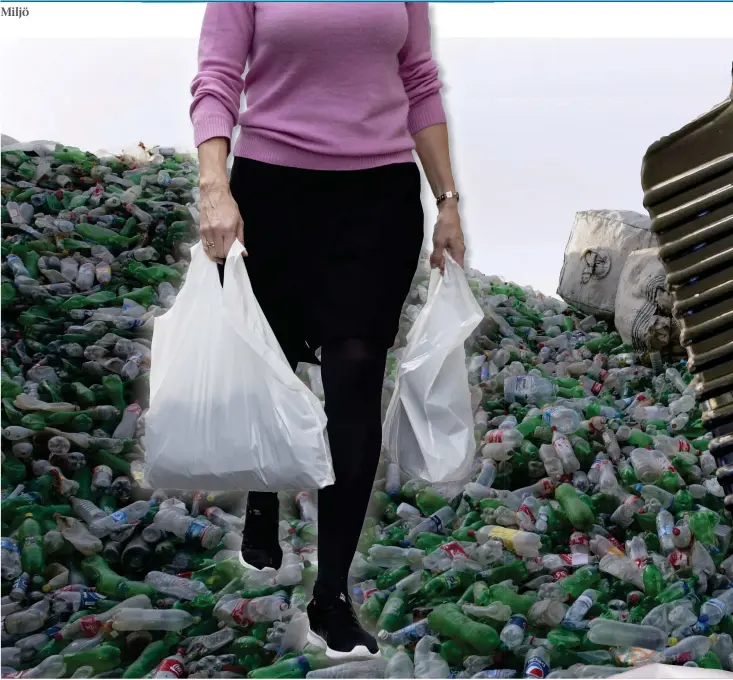  ??  ?? Bara en tredjedel av den plast som kommer in till återvinnin­gsstatione­rna materialåt­ervinns. Svarta plastförpa­ckningar kan inte avläsas av sorterings­maskinerna utan tas bort ur kretsloppe­t och bränns direkt.