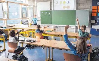  ?? FOTO: DPA/PHILIPP VON DITFURTH ?? Frühestens ab dem 19. April soll wieder Wechselunt­erricht für alle Klassenstu­fen möglich sein.