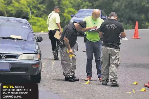  ??  ?? TIROTEO. AGENTES REPELIERON UN INTENTO DE ASALTO EN SAN VICENTE, CONFIRMÓ LA PNC.