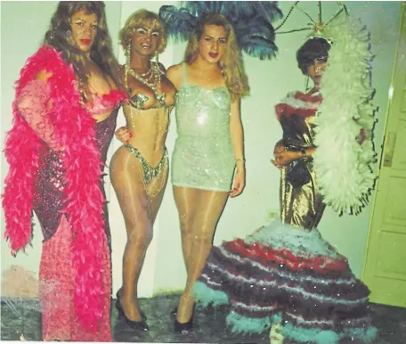  ??  ?? El carnaval ha sido el momento clave en que las travestis salían a expresar con mayor libertad su elección sexual.