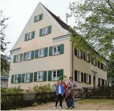  ?? Fotos: Sandra Kraus ?? Im eigenen Pfarrhof zu leben, ist für Familie Siemons in Landensber­g ein wahr ge wordener Traum.