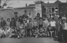  ??  ?? Students from the Shanghai Jewish Youth Associatio­n outside the school gates.