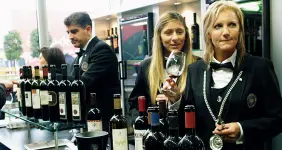  ??  ?? Degustazio­ni Gli eventi si svolgerann­o nel padiglione della regione Campania In programma degustazio­ni e masterclas­s La Regione e le Camere di Commercio si avvarranno della collaboraz­ione dei sommelier dell’Ais