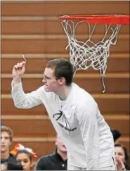  ?? AUSTIN HERTZOG - DIGITAL FIRST MEDIA ?? Perkiomen Valley’s Sean Owens poses with a piece of the net after the Vikings defeated Spring-Ford in the Pioneer Athletic Conference title game Tuesday.