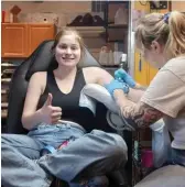  ?? PROVIDED PHOTOS ?? Sherry Thomas (left) and granddaugh­ter Abby Johnson (above) in the chair at Family Tattoo in Roscoe Village, where Juliana Freschi tattooed their matching designs in January.
