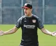  ??  ?? Der neue Trainer Heiko Herrlich legt viel Wert auf Teamgeist