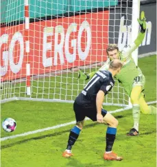  ?? FOTO: NPH/IMAGO IMAGES ?? Abend zum Vergessen: Union-Torhüter Loris Karius ist beim 0:1 durch Sven Michel chancenlos.