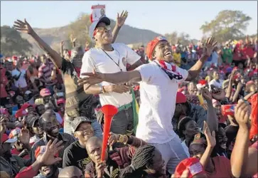  ?? Jerome Delay Associated Press ?? SUPPORTERS cheer presidenti­al candidate Nelson Chamisa. He and President Emmerson Mnangagwa held their final rallies Saturday, after aggressive­ly campaignin­g around the country, before voting begins Monday.