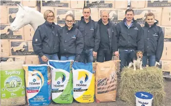  ??  ?? Das Team ist bestens auf die Equitana in Essen vorbereite­t: Ulrike Grotenburg, Fabienne Grotenburg, Philip Pütter, Bernd Grotenburg, Philip Grotenburg und Tim Grotenburg (v.l.n.r.).