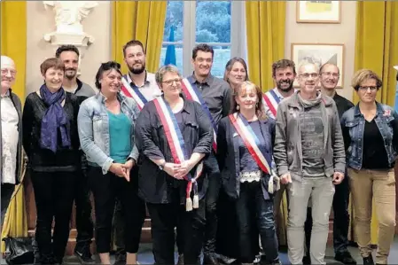  ??  ?? Campan, le nouveau conseil municipal au grand complet