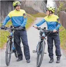  ?? FOTO: POLIZEI ?? Funktionel­le Bekleidung: Die Fahrradstr­eifen des Polizeiprä­sidiums haben neue Dienstklei­dung.