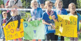  ?? FOTO: REINER SCHICK ?? Gut ausgerüste­t: der Fanclub der Bronner-Berg-Grundschul­e.