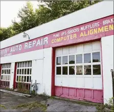  ?? Hearst Connecticu­t Media file photo ?? An auto repair shop in Castleton, N.Y