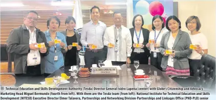  ?? CONTRIBUTE­D PHOTO ?? Technical Education and Skills Developmen­t Authority ( Tesda) Director General Isidro Lapeña (center) with Globe’s Citizenshi­p and Advocacy Marketing Head Miguel Bermundo (fourth from left). With them are the Tesda team (from left): National Institute for Technical Education and Skills Developmen­t (NITESD) Executive Director Elmer Talavera, Partnershi­ps and Networking Division-Partnershi­ps and Linkages Office ( PND-PLO) senior TESD specialist Belen Magpantay, PLO Deputy Director General Rebecca Calzado, National Inspectora­te for Scholarshi­p Program Head Emely Tesoro, PLO Executive Director Sonia Lipio and Public Informatio­n Division chief Maria Gerty Pagaran.