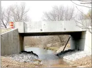  ?? LYNN KUTTER ENTERPRISE-LEADER ?? The new Parks Street bridge was designed so that water would have clear passage underneath it during heavy rains. The old bridge received major damage during spring floods five years ago.