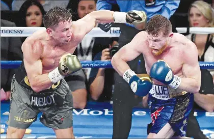  ?? Foto Afp ?? Canelo Álvarez terminaron empatados en la pelea del sábado en Las Vegas