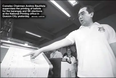  ?? MICHAEL VARCAS ?? Comelec Chairman Andres Bautitsta supervises the printing of ballots for the barangay and SK elections at the National Printing office in Quezon City yesterday.