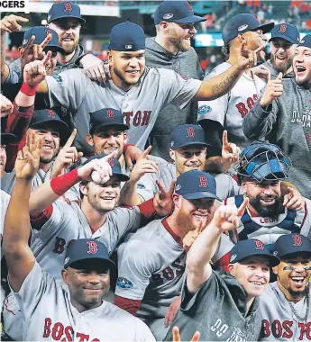  ??  ?? ALEGRÍA. Todo el plantel de los Medias Rojas de Boston festeja su pase a la Serie Mundial.