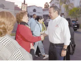  ?? ?? l El alcalde Antonio Astiazarán Gutiérrez entregó la rehabilita­ción de la cerrada Monterrey a familias de Alta California.