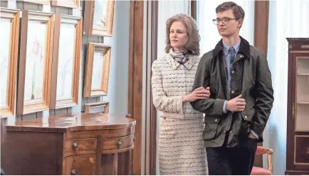  ?? PHOTOS BY MACALL POLAY ?? Samantha (Nicole Kidman) acts as surrogate mom to Theo (Ansel Elgort) in “The Goldfinch.”