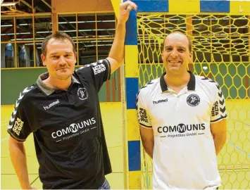  ?? Foto: Holger Hübenthal ?? Mit dem neuen Trainerges­pann Malte Knoke (links) und Florian Pfänder wollen die Handball Herren des TSV Schwabmünc­hen endlich den Sprung in die Landesliga schaffen.