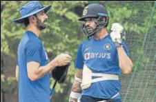  ?? BURHAAN KINU/HT ?? Shikhar Dhawan (right) speaks to India batting coach Vikram Rathour during a practice session on Saturday.