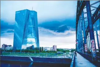  ?? (AP) ?? The European Central Bank is shadowed by heavy clouds in Frankfurt, Germany, May 1. Due to the coronaviru­s,
the economy worldwide expects heavy losses.