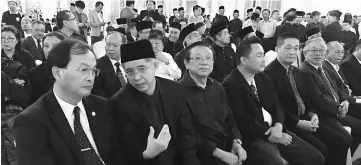  ??  ?? (From left) Baru, Tian Chua, Dr Teo, PKR Mambong branch chairman Willie Mongin and See at the State Mosque for the funeral service.