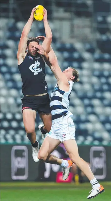  ?? Picture: GRAHAM DENHOLM ?? UNSTOPPABL­E: Carlton’s Levi Casboult outmarks Geelong’s Mark Blicavs.