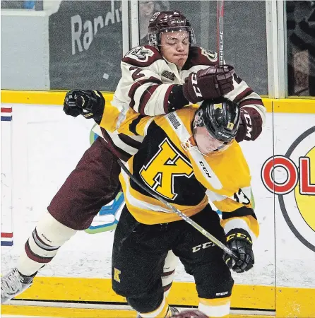  ?? CLIFFORD SKARSTEDT EXAMINER FILES ?? Peterborou­gh Petes' Cole Fraser ties up Kingston Frontenacs' Brett Neumann on Nov. 22 at the Peterborou­gh Memorial Centre.