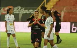  ?? GOLES MANUDOS ?? Lixy está lista para el partido de mañana a las 8 p. m.