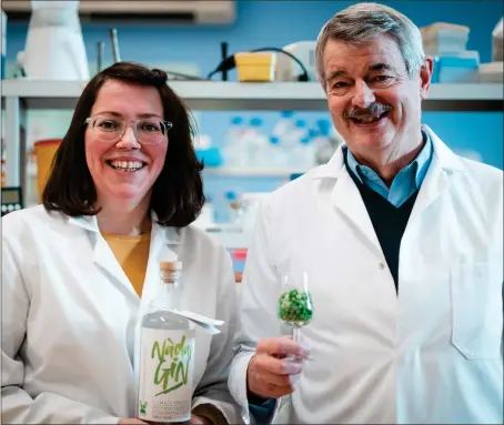  ??  ?? Kirsty Black and Graeme Walker show off the new gin, which they say has the potential to cut the world’s COS emissions by 2.2kg for each litre drunk