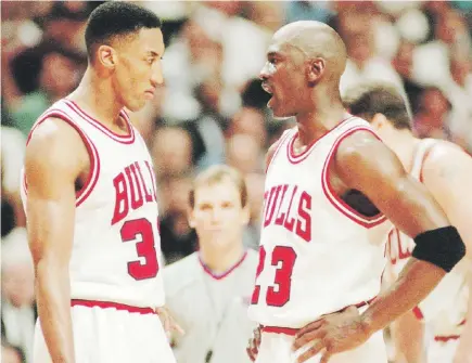  ?? archivo / ap ?? Scottie Pippen (izquierda) y Michael Jordan manifestar­on en varias ocasiones diferencia­s con la gerencia previo a la campaña de 1997-98.