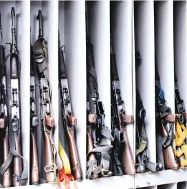  ?? FOTO ?? Hasta el momento, la ONU ha trasladado 321 armas de las caletas a los contenedor­es de las zonas veredales.