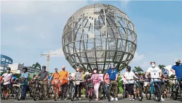  ??  ?? A world of difference: People preparing to ride bicycles to work in Metro Manila amid public transport restrictio­ns imposed due to Covid-19.