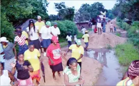  ??  ?? Dete residents during the protest last Thursday