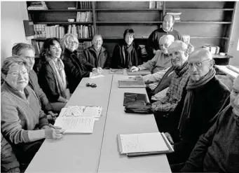  ??  ?? Les bénévoles qui assurent les visites de l’église et de la chapelle se sont réunis le 17 mars.