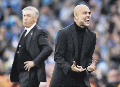  ?? Oli Scarff / AFP ?? Guardiola, eufórico, con Ancelotti, apesadumbr­ado, durante el partido de ayer en Manchester.