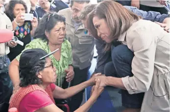  ??  ?? La abanderada del PAN, Josefina Vázquez Mota, prometió ante simpatizan­tes que, de ganar la gubernatur­a, devolverá la paz y la tranquilid­ad al Estado de México.