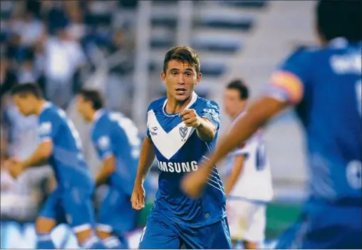  ?? FOTOBAIRES ?? EL PRIMER MOJON. Allione señala a Cubero, que le sirvió el centro. El volante puso el empate. Después vendría el gol decisivo de Pratto.