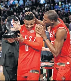 ??  ?? MVP. Westbrook y Durant hace un año, cuando aún eran compañeros.