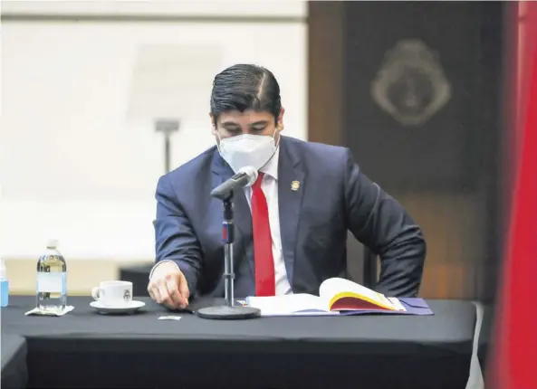  ?? Jose Cordero ?? El 10 de febrero, el presidente Carlos Alvarado, fue interrogad­o por los diputados en el plenario legislativ­o sobre el caso de la UPAD. Allí, el legislador independie­nte Dragos Dolanescu ventiló la clave de un celular del mandatario.