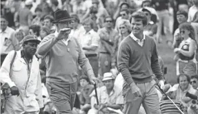  ?? THE AUGUSTA CHRONICLE ?? Tom Watson is joined by Byron Nelson during the 1981 Masters Par-3 Contest at Augusta National.