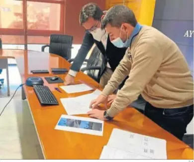  ?? D. A. ?? El edil Alberto González y el alcalde ejidense revisan el proyecto.