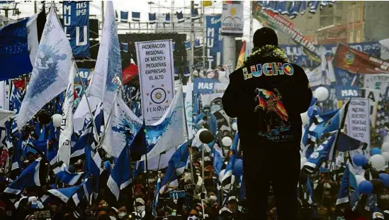  ?? Divulgação ?? O candidato à Presidênci­a da Bolívia pelo MAS, Luis Arce, durante evento de encerramen­to da campanha em El Alto, região metropolit­ana de La Paz