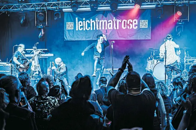  ?? Foto: Kirsten Nagel ?? Die Band Leichtmatr­ose (hier bei einem Konzert in Oberhausen) kommt zum Auftakt ihrer Überraschu­ngstour in die Schützenha­lle Stukenbroc­k-senne.