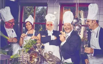  ?? FOTO: MIKE MEIER ?? Harmonic Brass präsentier­t musikalisc­h-kulinarisc­he Köstlichke­iten aus der Blechküche.