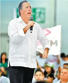  ?? JORGE GONZÁLEZ ?? El aspirante de PRI-PVEM-Panal llama a seguidores a “sudar la camiseta”.